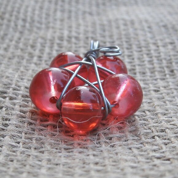 Handmade Red Resin Beads Star Flower Pentacle Pendant - Picture 6 of 8